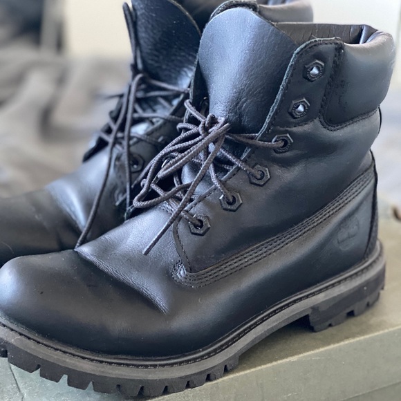 Women’s Leather Timberland Boots - Picture 3 of 3